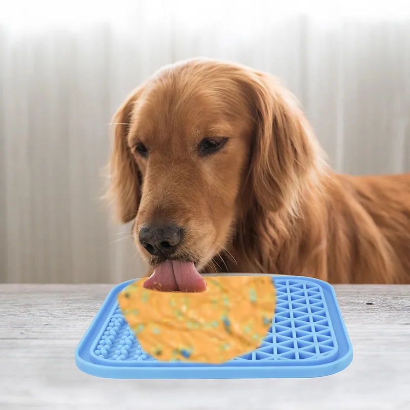 Silicone licking pad Pet Dog Lick Pad Bath Peanut Butter Slow Eating Licking Feeder Cats Lickmat Feeding Dog Lick Mat 15*15cm