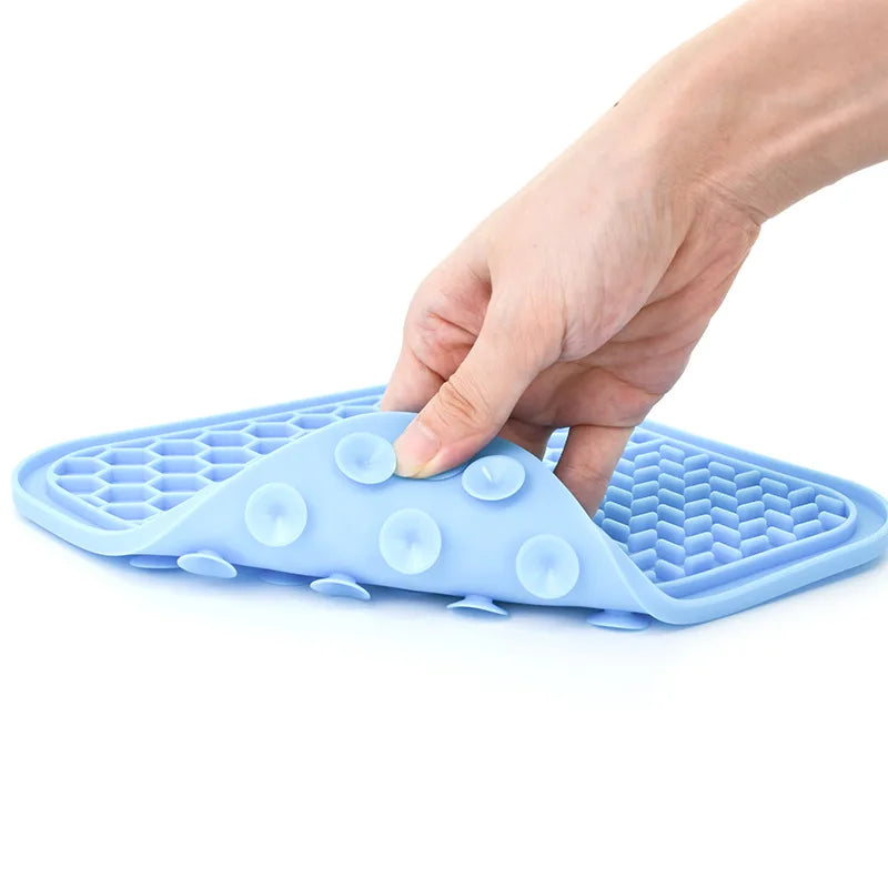 Silicone licking pad Pet Dog Lick Pad Bath Peanut Butter Slow Eating Licking Feeder Cats Lickmat Feeding Dog Lick Mat 15*15cm